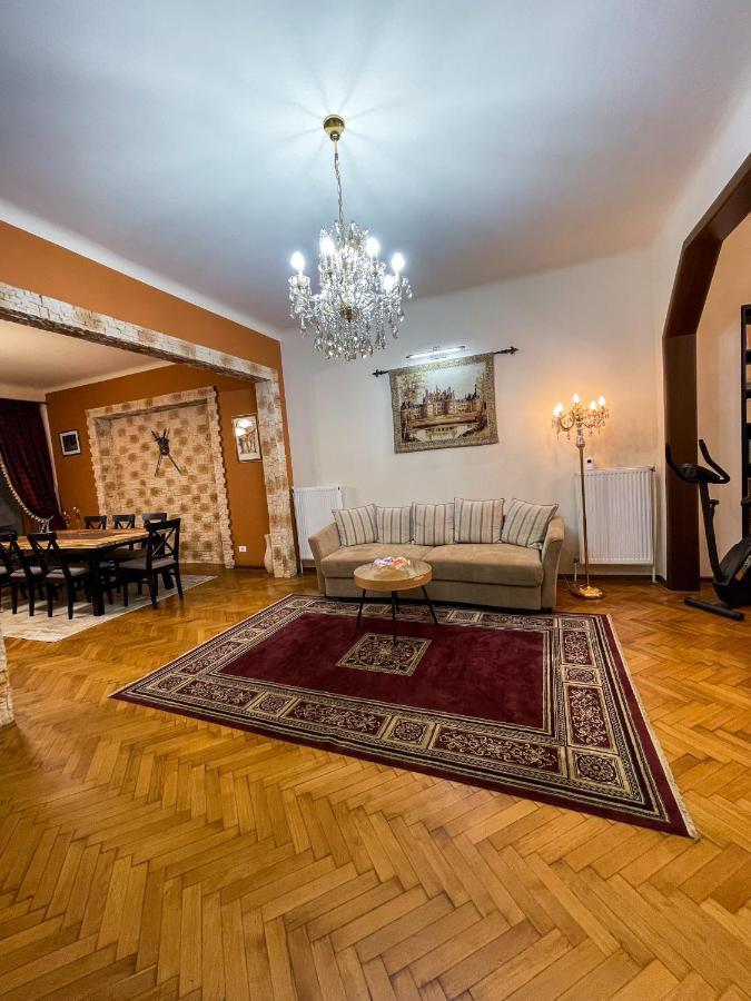 W/ Fire Place - Ground Floor Apartamento