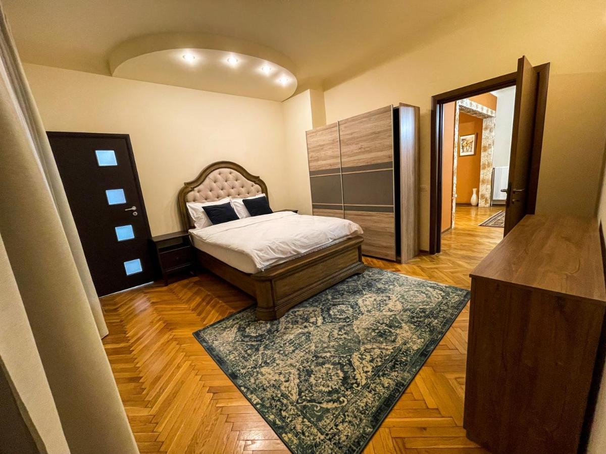 W/ Fire Place - Ground Floor * Bucarest