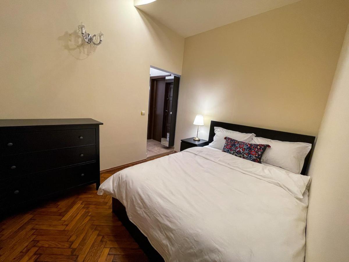 W/ Fire Place - Ground Floor Apartamento